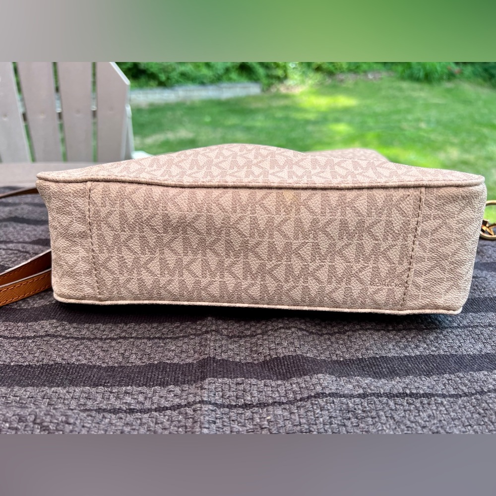 Michael Kors Beige/White Signature Crossbody with Tan Strap - Picture 5 of 5